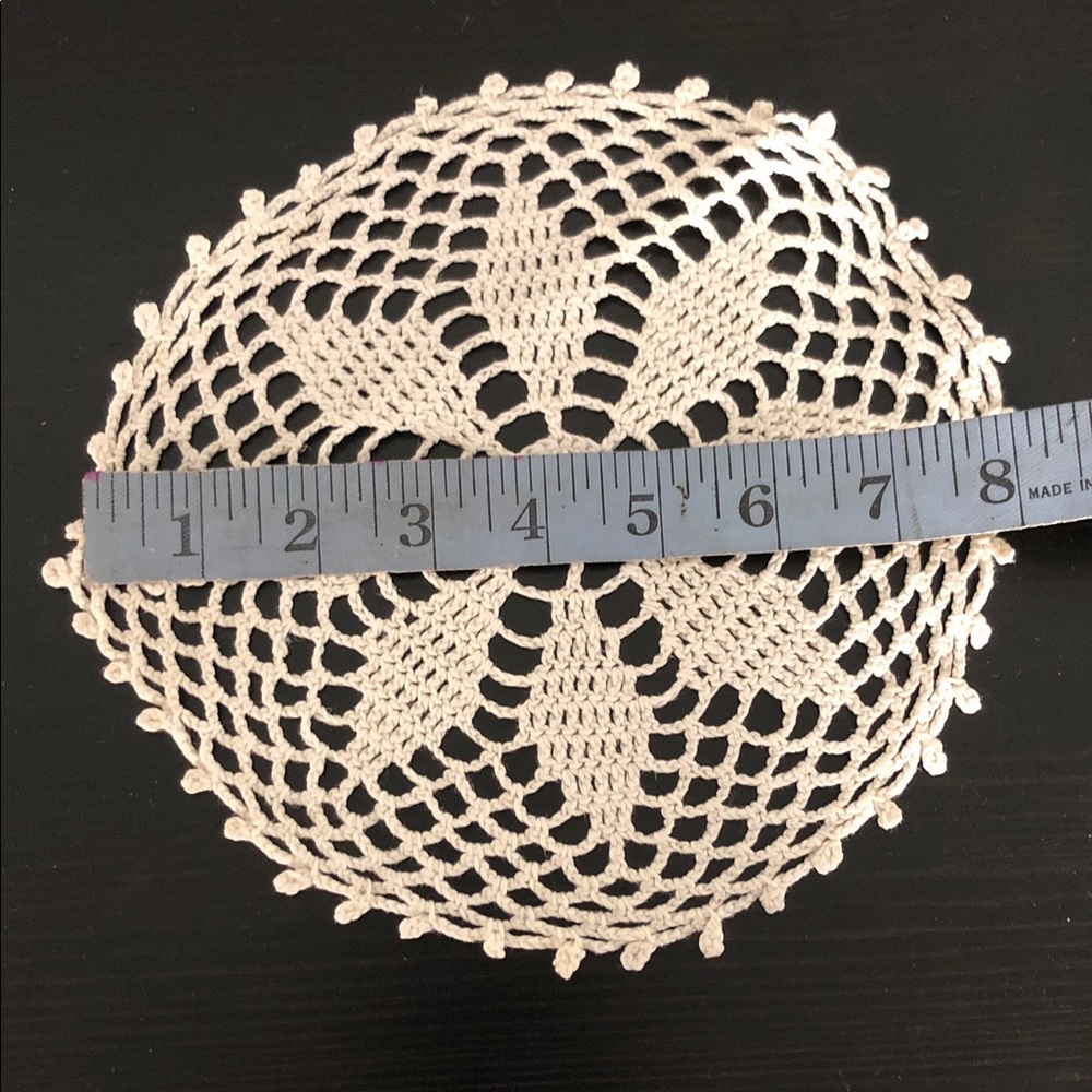 BUNDLE OF THREE VINTAGE CROCHET DOILIES - Picture 10 of 11